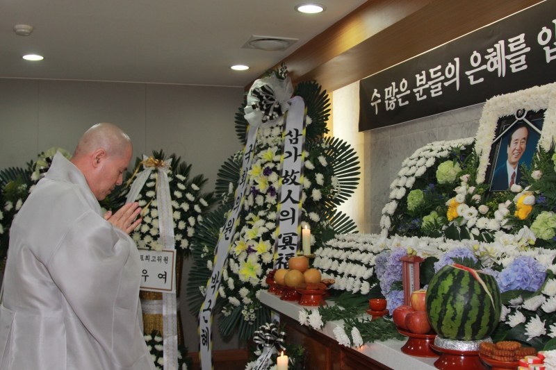 2012.08.20_故 이해봉 의원 조문